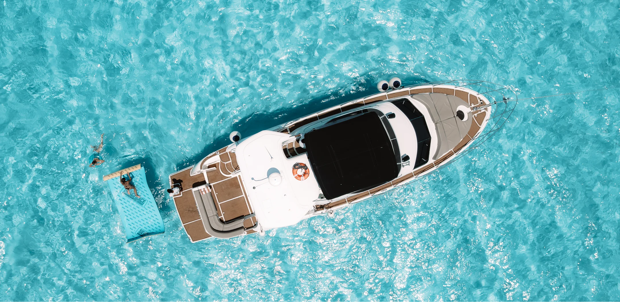 Renta de yate de lujo Altamar Cancún | Creative Lab